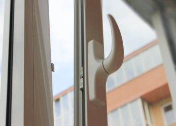 Кома третьей степени: Что врачи говорят о состоянии малышки, которая выпала из окна восьмого этажа | VIDEO