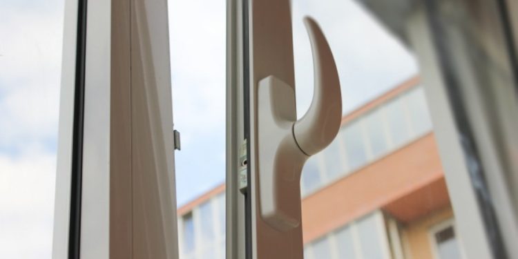 Кома третьей степени: Что врачи говорят о состоянии малышки, которая выпала из окна восьмого этажа | VIDEO