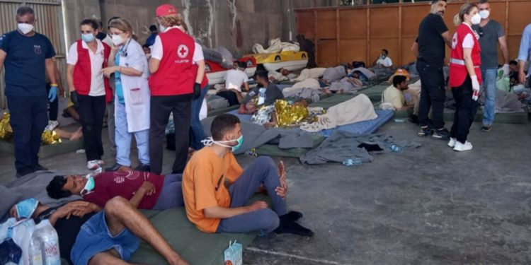 У берегов Греции перевернулась лодка с мигрантами: погибло 78 человек