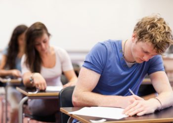 Полиция проведет расследование случаев продажи тестов по БАКу в интернете