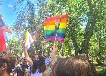 Посольство США в Молдове осудило дискриминацию лиц ЛГБТКИ+ и призвало избавиться от предрассудков