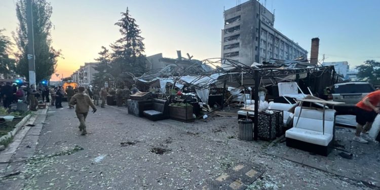 Atac cu rachete ruseşti asupra oraşului Kramatorsk: Peste 60 de răniți și 11 morți | VIDEO