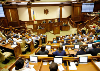 Salarii de 50 000 de lei pentru miniștri! În pofida criticilor aduse de opoziție, proiectul de modificare a Legii bugetului de stat a fost votat de deputații PAS | VIDEO