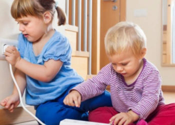 Tot mai multe incidente se produc în țară, cu implicarea copiilor. Oamenii legii îndeamnă părinţii să nu-şi lase copiii fără supraveghere: În caz contrar, riscă să fie sancţionaţi | VIDEO