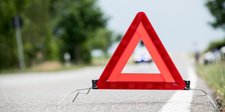 Grav accident rutier, la Leușeni. Un șofer a murit, după ce i-a explodat roata TIR-ului