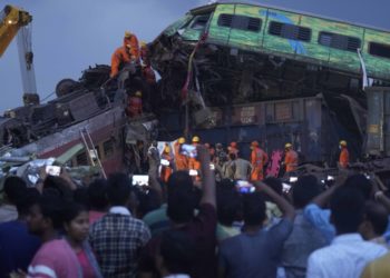 Названа причина крушения поездов в Индии