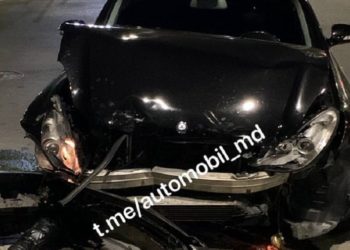 Бампер всмятку: серьезная авария произошла перед зданием Парламента | VIDEO