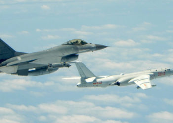 Noi tensiuni în strâmtoarea Taiwan. China a trimis 19 avioane de război