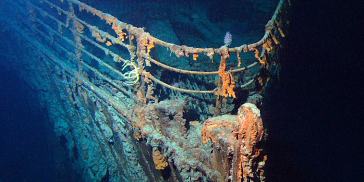 Începe o nouă misiune la locul rămășițelor submersibilului Titan. Un ROV coboară din nou pe fundul oceanului, vineri