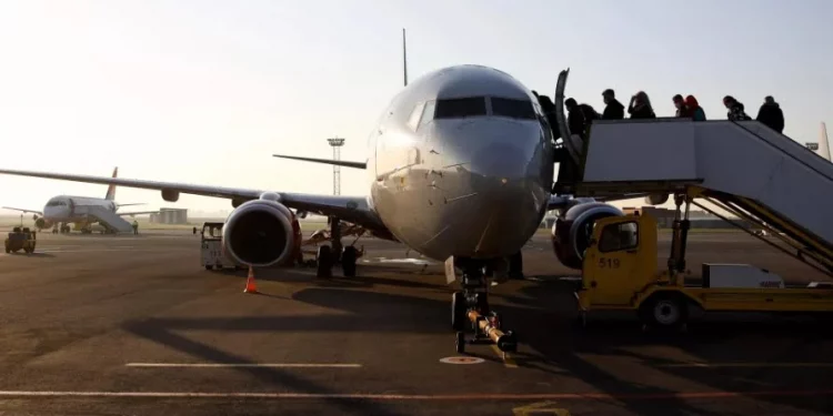 Cazul străinului căzut de pe trapa avionului. Avocatul Poporului: Acesta nu poate să se întoarcă în țara de origine deoarece s-ar afla în pericol | VIDEO