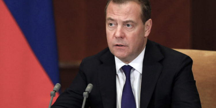 Dmitrii Medvedev neagă că a fugit din Moscova. Acesta îi îndeamnă pe ruși să se unească în jurul lui Vladimir Putin