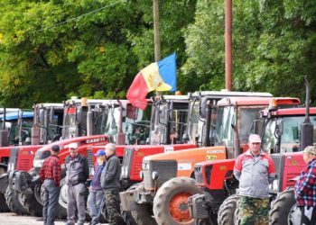 Protest de amploare în raioanele din țară: Fermierii au ieșit cu tractoarele și utilajele agricole. Ce i-au reproșat autoritățile | VIDEO