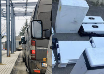 Aducea în țară baterii pentru panouri fotovoltaice, fără să le declare. Un moldovean a rămas fără bunuri la vamă | FOTO