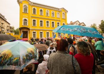 Membri și simpatizanți ai Partidului politic ”ȘOR” au protestat în fața sediului CC. Manifestația nu s-a încheiat fără incidente | VIDEO