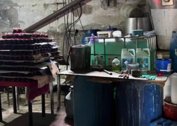 Afacere clandestina cu detergenți, gemuri și murături, deconspirată la sectorul Ciocana din Capitală. Ce pedeapsă riscă suspecții | VIDEO