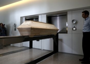 Inițiativă PAS: În țară ar putea apărea crematorii umane. Guvernul a avizat pozitiv un proiect de lege în acest sens