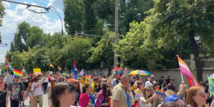 „De bună voie și nesilit de nimeni”: Marșul Pride, la Chișinău. La eveniment sunt prezenți și deputați PAS | VIDEO