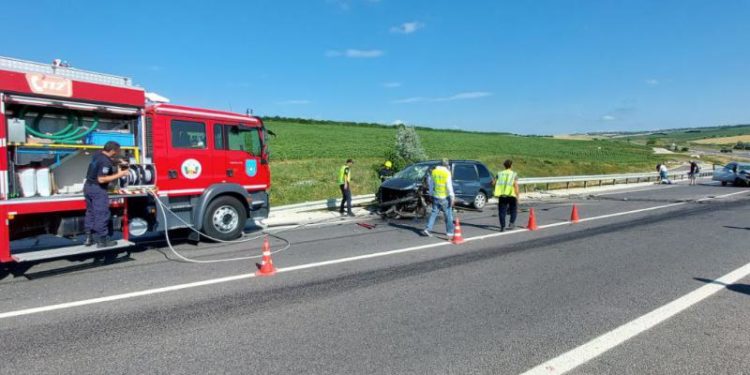 Patru persoane au ajuns la spital, după ce 2 mașini s-au lovit frontal, pe un sector de drum în reparație, lângă Cimișlia | FOTO
