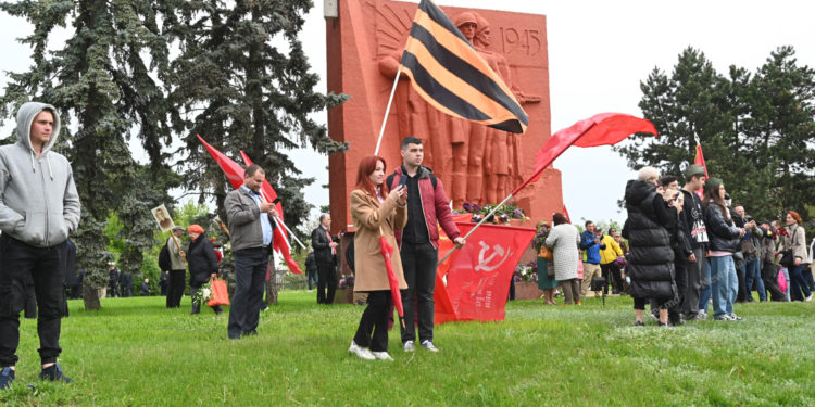 Ziua de 9 Mai devine zi de lucru. Codul Muncii va fi modifică