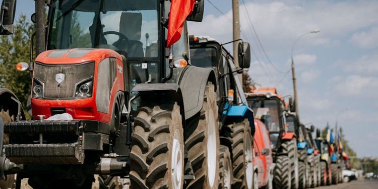Au scos tehnica agricolă pe trasee. Fermierii din 26 de raioane ale țării au ieșit la proteste | VIDEO