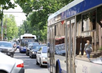 Zboruri reluate, restricții pentru șoferi – păstrate: Care este situația în traficul rutier la această oră în capitală | VIDEO