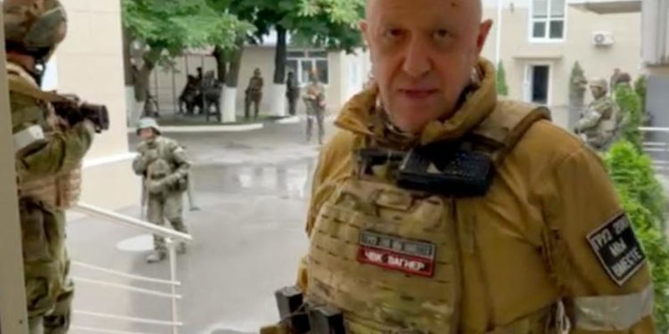 Evghenii Prigojin îi transmite lui Vladimir Putin că nu se va preda nimeni la ordinul lui