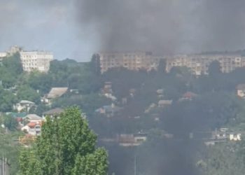 Un nor de fum dens și negru a fost observat de-asupra Capitalei, după ce un incendiu a izbucnit în această după-amiază