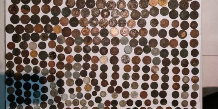 A încercat să scoată din R.Moldova 398 de monede fără a le declara. Un bărbat, reținut pe Aeroport | VIDEO