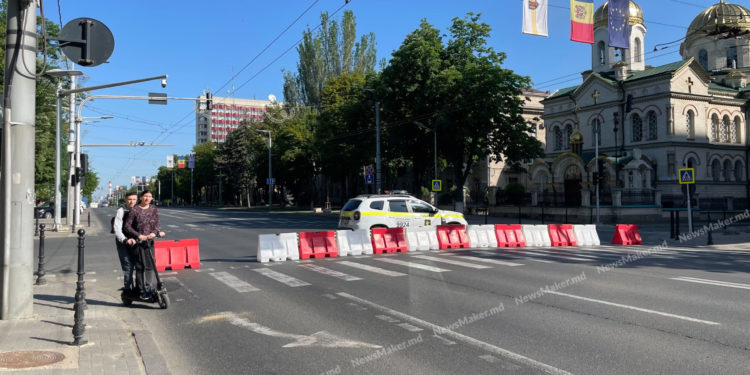 Делегации участников саммита едут в аэропорт. Трассу из Бульбоаки в Кишинев перекрыли