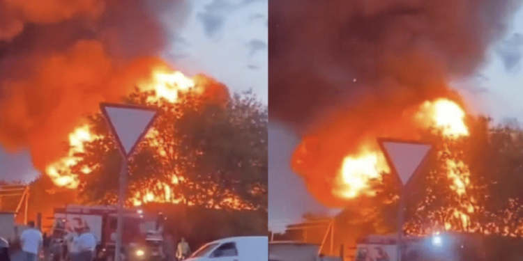 Incendiu puternic la Soroca: Un depozit cu tractoare și utilaje, distrus în proporție de 60 la sută. Detaliile oferite de IGSU | VIDEO