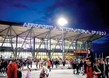 Aeroportul de la Brașov naște scandal după scandal: program decalat, aterizări deviate, ciocniri cu păsări