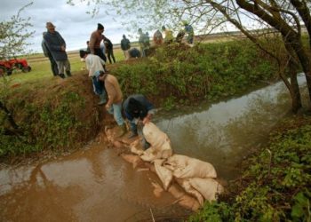 Inundațiile au făcut prăpăd în România. Puhoaiele au distrus sute de gospodării și automobile