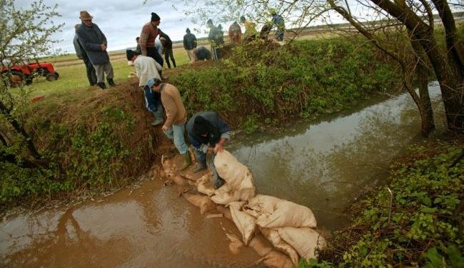 Inundațiile au făcut prăpăd în România. Puhoaiele au distrus sute de gospodării și automobile