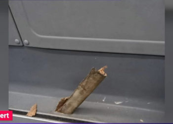 Incident șocant în București: O șină de tramvai a străpuns podeaua unui autobuz | VIDEO