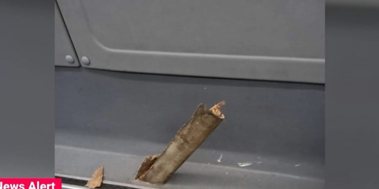 Incident șocant în București: O șină de tramvai a străpuns podeaua unui autobuz | VIDEO