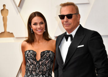Divorțul dintre Kevin Costner și partenera lui, din ce în ce mai urât: Ea nu vrea să părăsească domiciliul conjugal, el o acuză că îi cheltuie banii