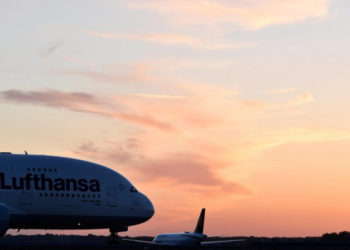 O tânără din Bulgaria s-a dezbrăcat complet înainte ca avionul în care se afla să decoleze. Zborul a întârziat trei ore