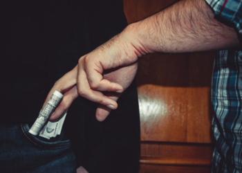 Șef de secție din cadrul Chișinău-Gaz, în vizorul procurorilor. Pentru ce infracțiune riscă să stea după gratii