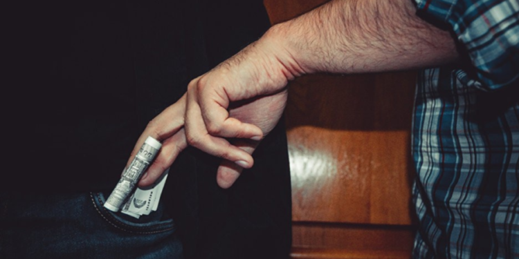 Șef de secție din cadrul Chișinău-Gaz, în vizorul procurorilor. Pentru ce infracțiune riscă să stea după gratii