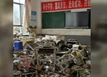 Sute de elevi au rămas blocați într-o școală devastată de inundații masive în China