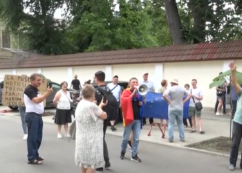 Susținătorii și simpatizanții PAS au mers la CC pentru a-și manifesta susținerea față de decizia luată de instanță privind lichidarea Partidului ”ȘOR” | VIDEO