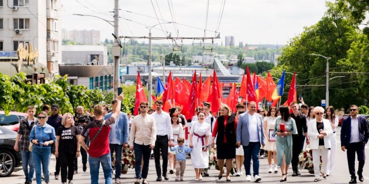 Manifestație de amploare în Capitală. Cetățenii, alături de deputații și activiștii Partidului «ŞOR», s-au împotrivit inițiativei PAS de a redenumi Ziua Victoriei | VIDEO