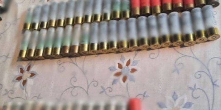 Percheziții la Soroca: Oamenii legii au ridicat o armă de la un minor, care ar fi încercat să o vândă pe o platformă de anunțuri | VIDEO