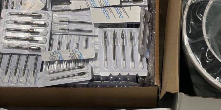 Ботокс и товары для маникюра: таможенники пресекли очередную попытку контрабанды | FOTO