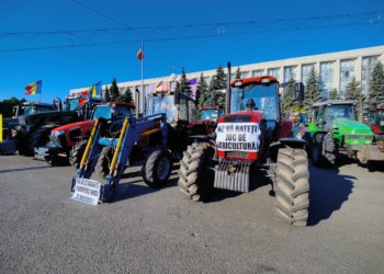 A treia zi de proteste cu tehnică grea în fața Guvernului. Fermierii spun că vor întreprinde acțiuni active, dacă vor fi ignorați sau vor rămâne tot cu promisiuni | VIDEO