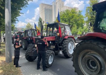 Fermierii continuă protestele în centru capitalei: După ce discuțiile cu premierul și ministrul Agriculturii au eșuat, agricultorii au avut o întrevedere și cu Maia Sandu | VIDEO