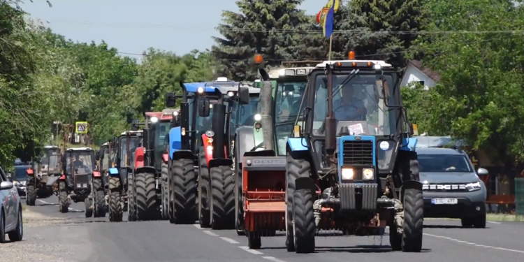 Agricultorii au organizat a doua zi de proteste, blocând căile de acces spre mai multe puncte vamale. În replică, autoritățile spun că sunt deschise la dialog | VIDEO
