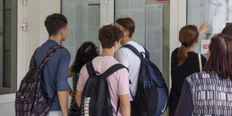 Nu ești de acord cu nota obținută la bac? Tot ce trebuie să știi dacă vrei să depui o cerere pentru contestație