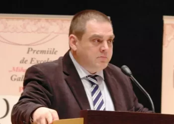 Румынского посла отозвали из Кении после расистской шутки. Он приобщил обезьяну к «африканской группе»