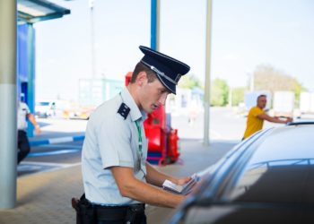 Trei permise de conducere falsificate, depistate la trecerea frontierei de stat